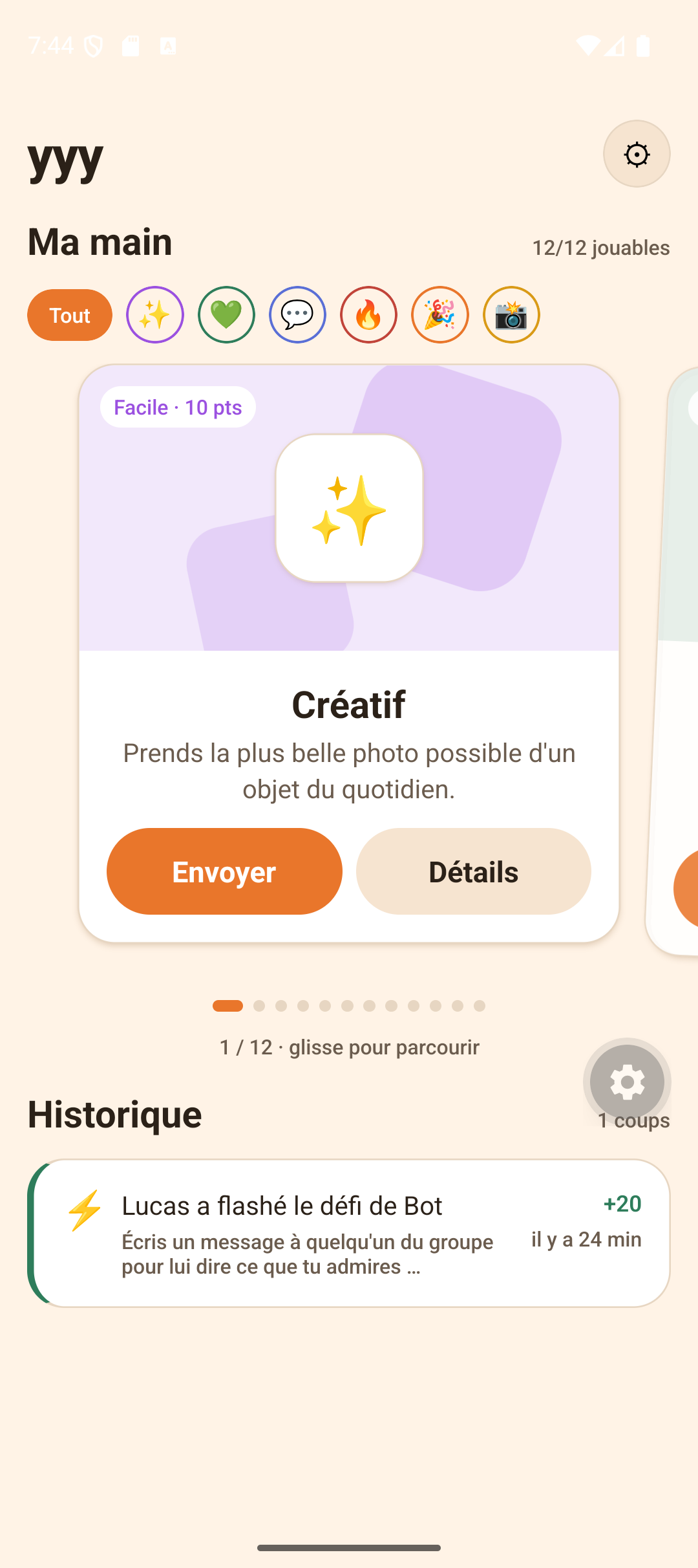 Plateau de jeu avec une carte défi Créatif